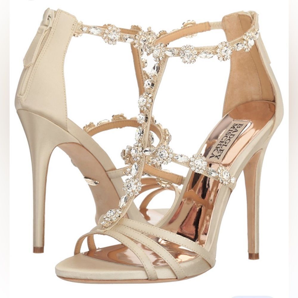 Badgley Mischka heels  have a Round Toe size 9 1/2